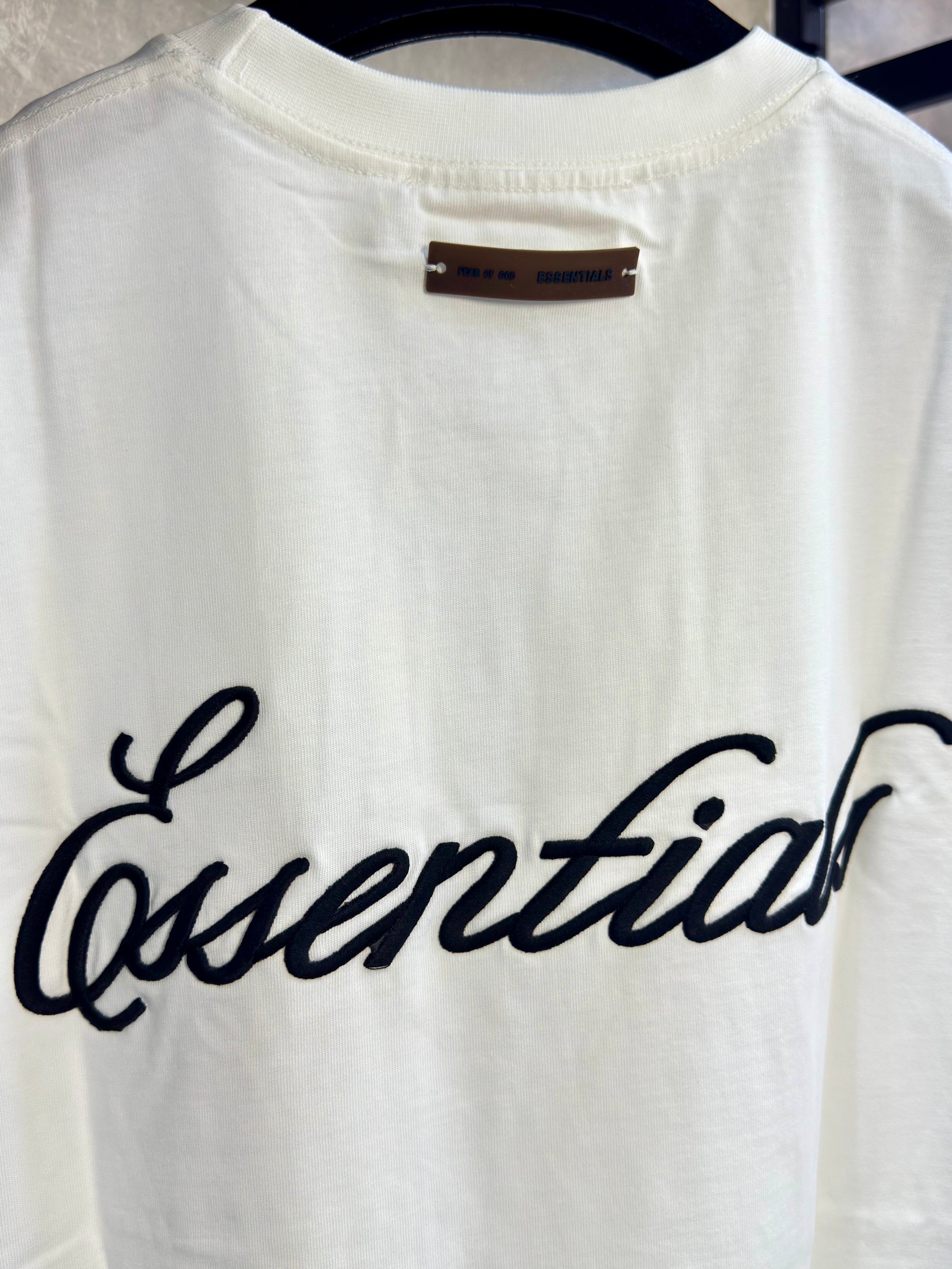 TSHIRT ESSENTIALS - 1118